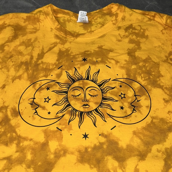 Tie Dyed Sun & Moons T-shirt - Picture 3 of 4